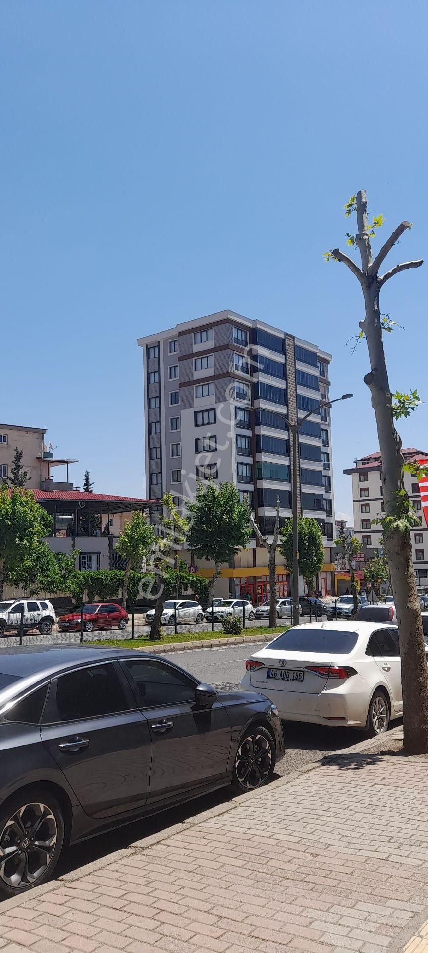 Sahibinden Cadde Kenarı Sehır Merkezınde