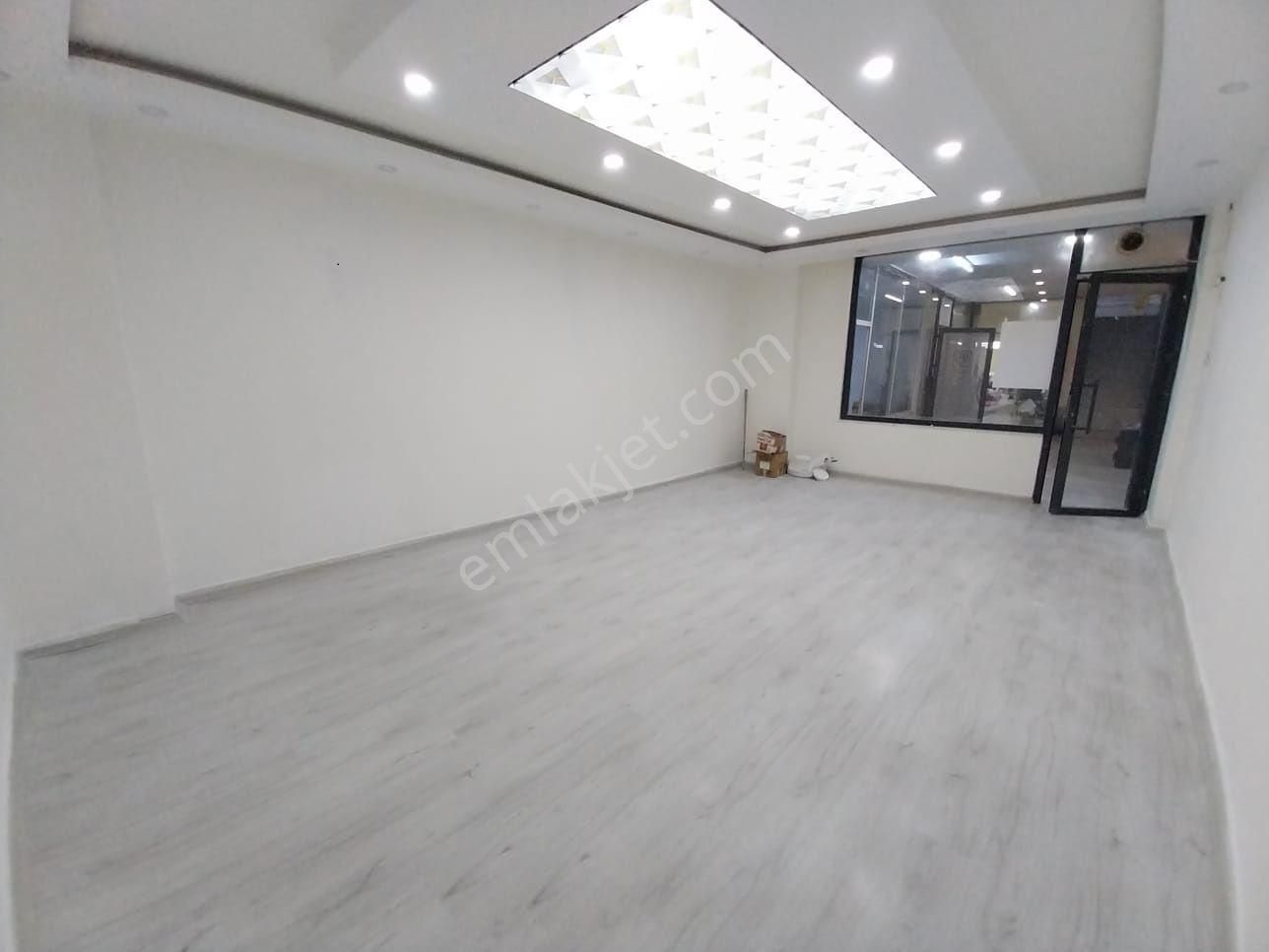 Loft'tan Sefaköy Limanoğlu İş Merkezinde 35m2 Kiralık Ofis
