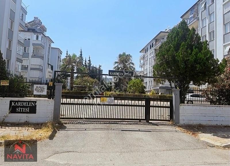 Aydoğmuş Mahallesinde Site İçinde Satılık 3+1