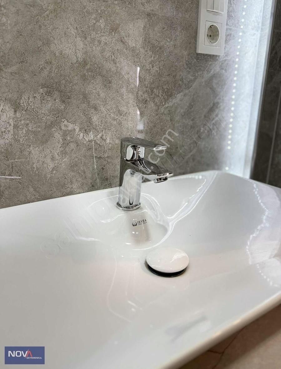Nova'dan Ergenekon Mahallesi Site İçerisinde Satılık 3+1 Daire