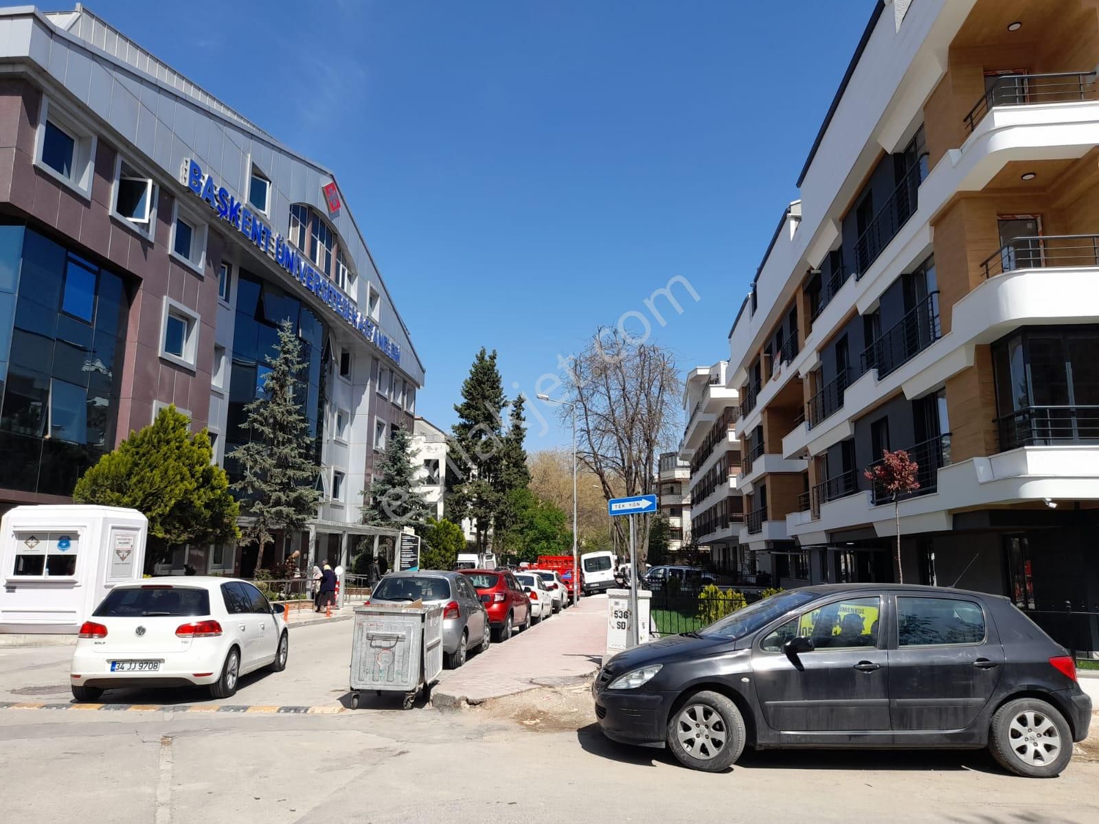 Çankaya ,bahçelievler Mh.başkent Hastanesi Yanında ,3+1 ,kombili ,yeni Bina
