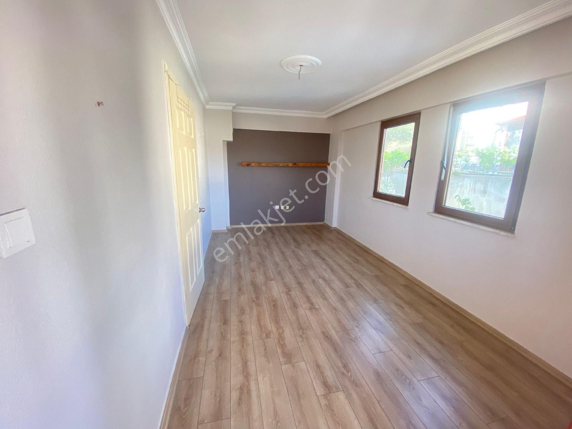 Altınoluk Daire Fiyatına Deniz Manzaralı Havuzlu Bahçeli Site İçerisinde Bakımlı Triblex Villa - Görsel 25