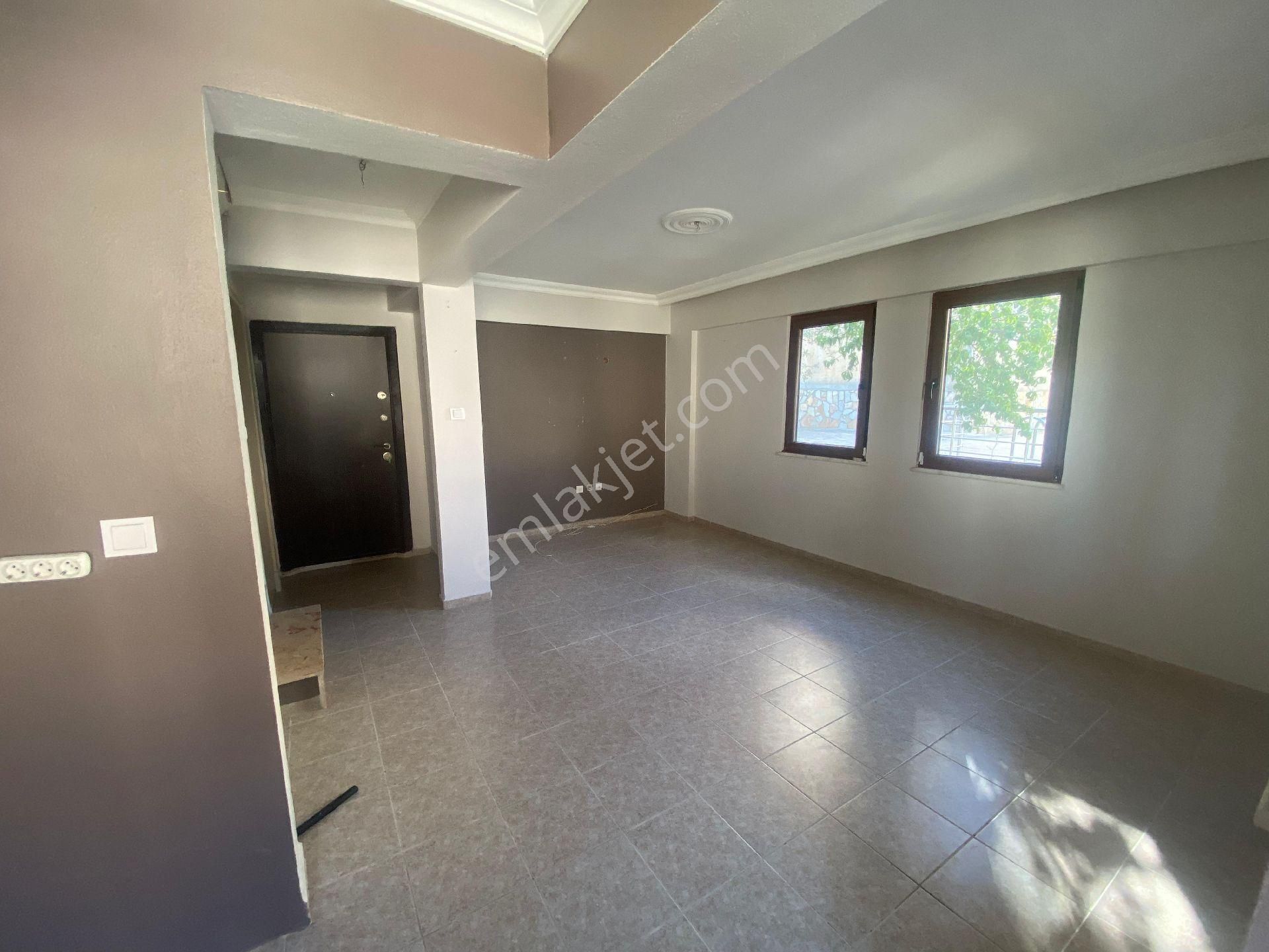 Altınoluk Daire Fiyatına Deniz Manzaralı Havuzlu Bahçeli Site İçerisinde Bakımlı Triblex Villa - Görsel 6