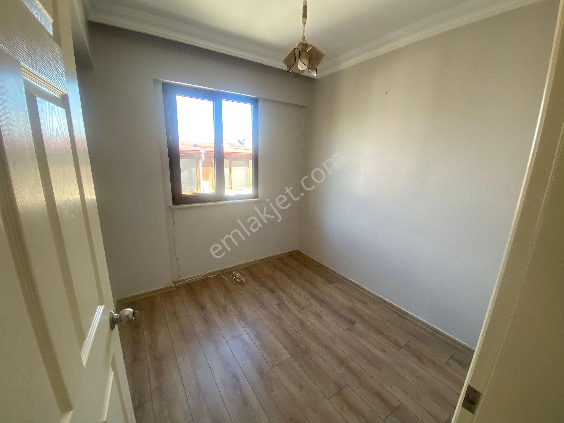 Altınoluk Daire Fiyatına Deniz Manzaralı Havuzlu Bahçeli Site İçerisinde Bakımlı Triblex Villa - Görsel 20