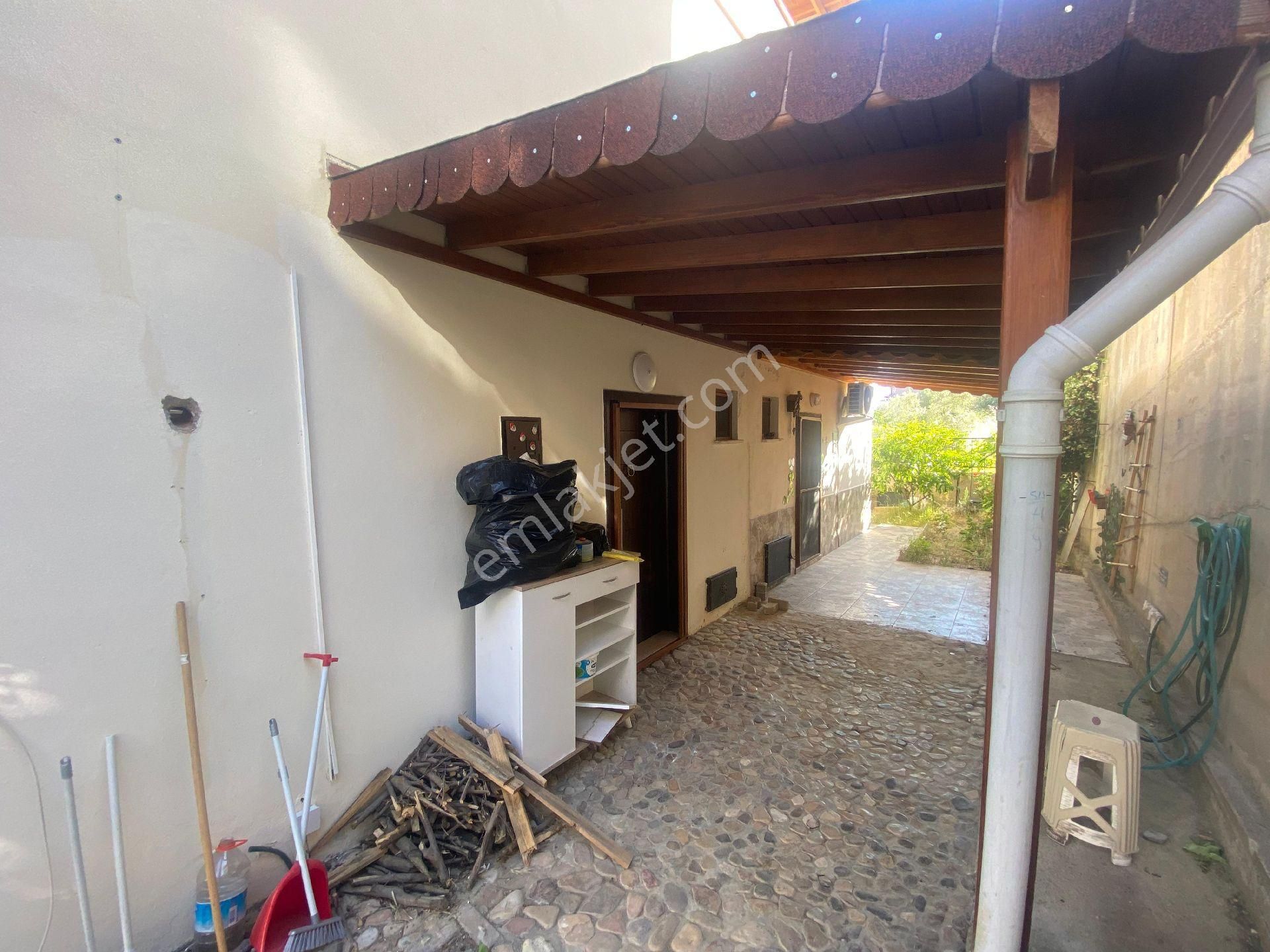 Altınoluk Daire Fiyatına Deniz Manzaralı Havuzlu Bahçeli Site İçerisinde Bakımlı Triblex Villa - Görsel 3