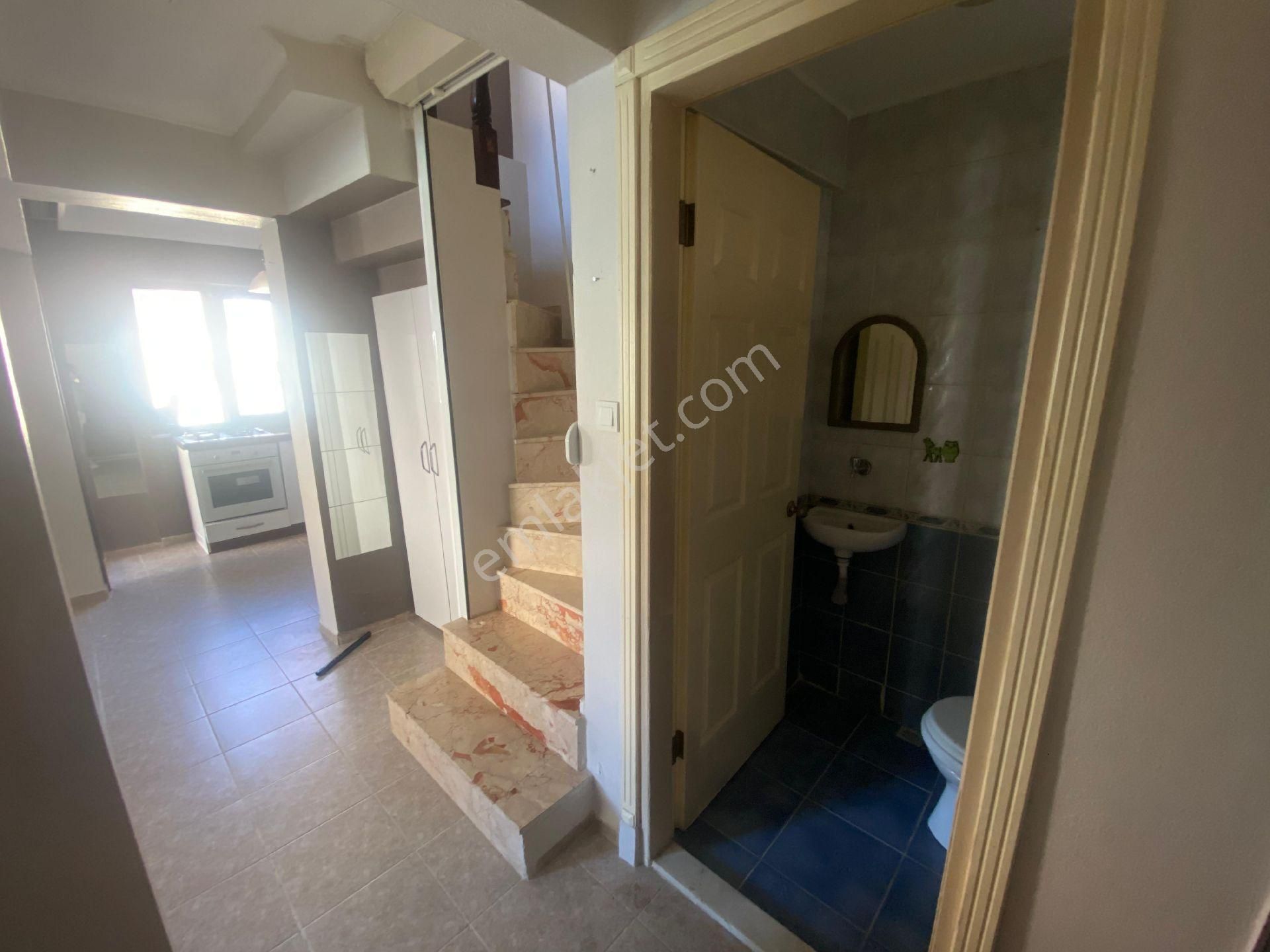 Altınoluk Daire Fiyatına Deniz Manzaralı Havuzlu Bahçeli Site İçerisinde Bakımlı Triblex Villa - Görsel 15