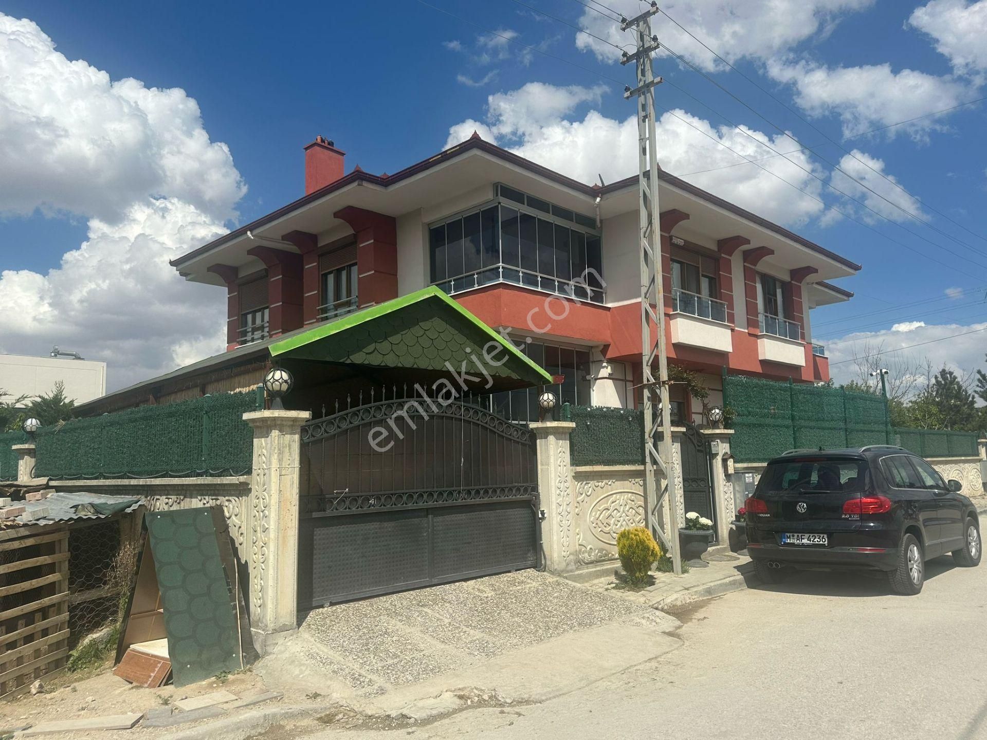 Meram Lalebahçe Mah 300 M2 Arsa İçerisinde Lüx Yapılı 7+1 Villa