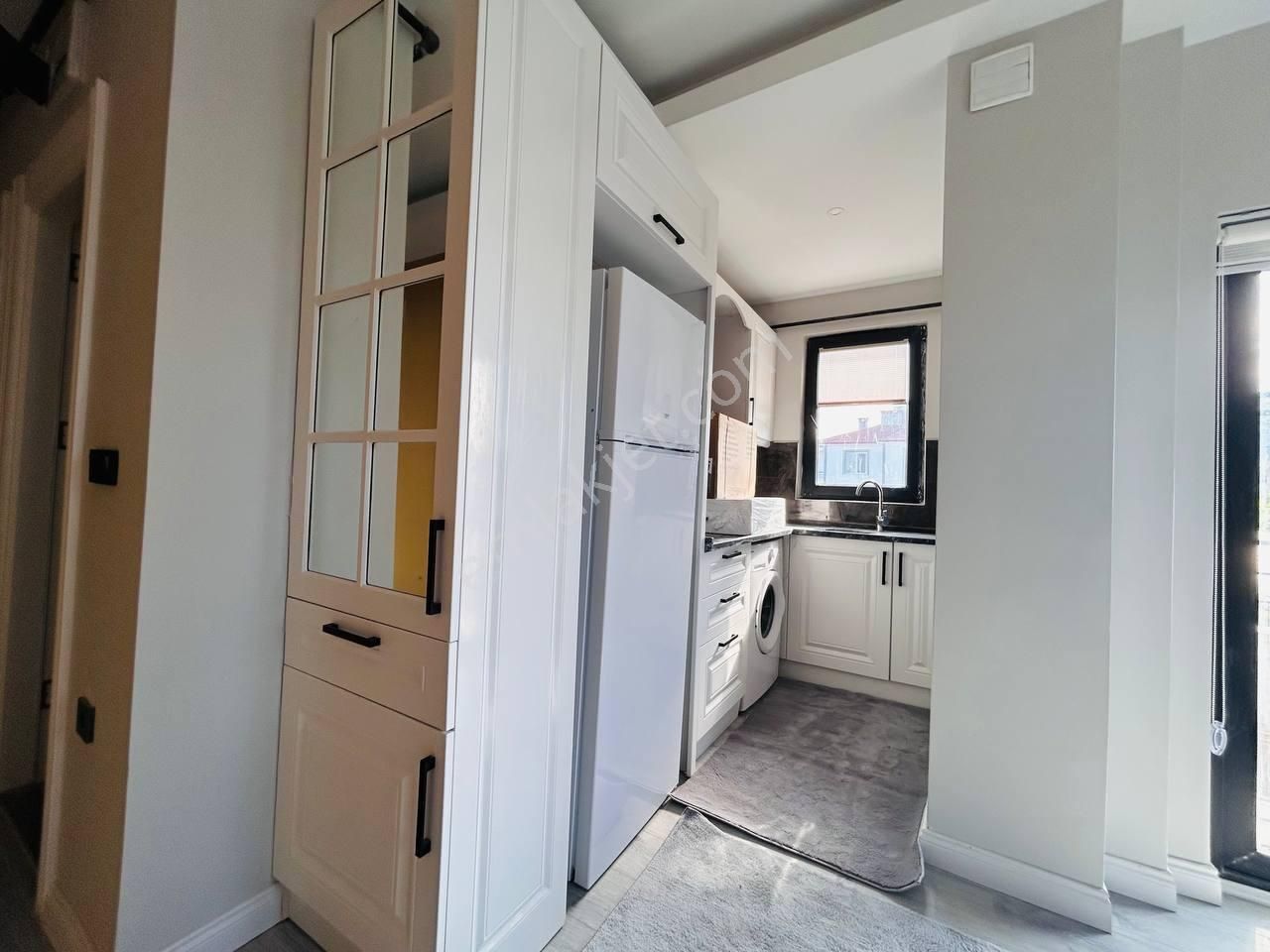 Cadde Cepheli İskanlı Binada Full Eşyalı Satılık Sıfır 1+1