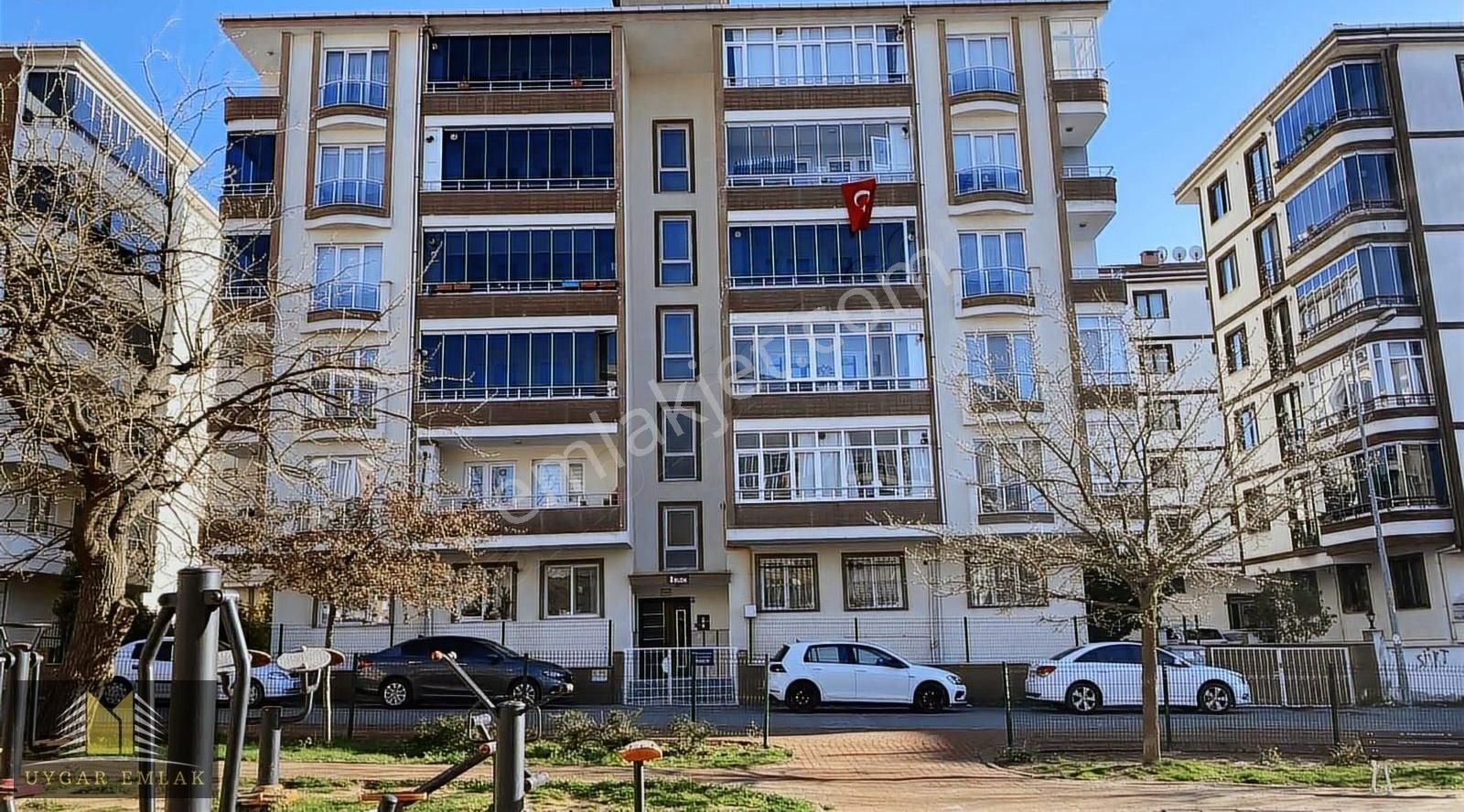 Nefespark Civarında Satılık Geniş 3+1 Daire