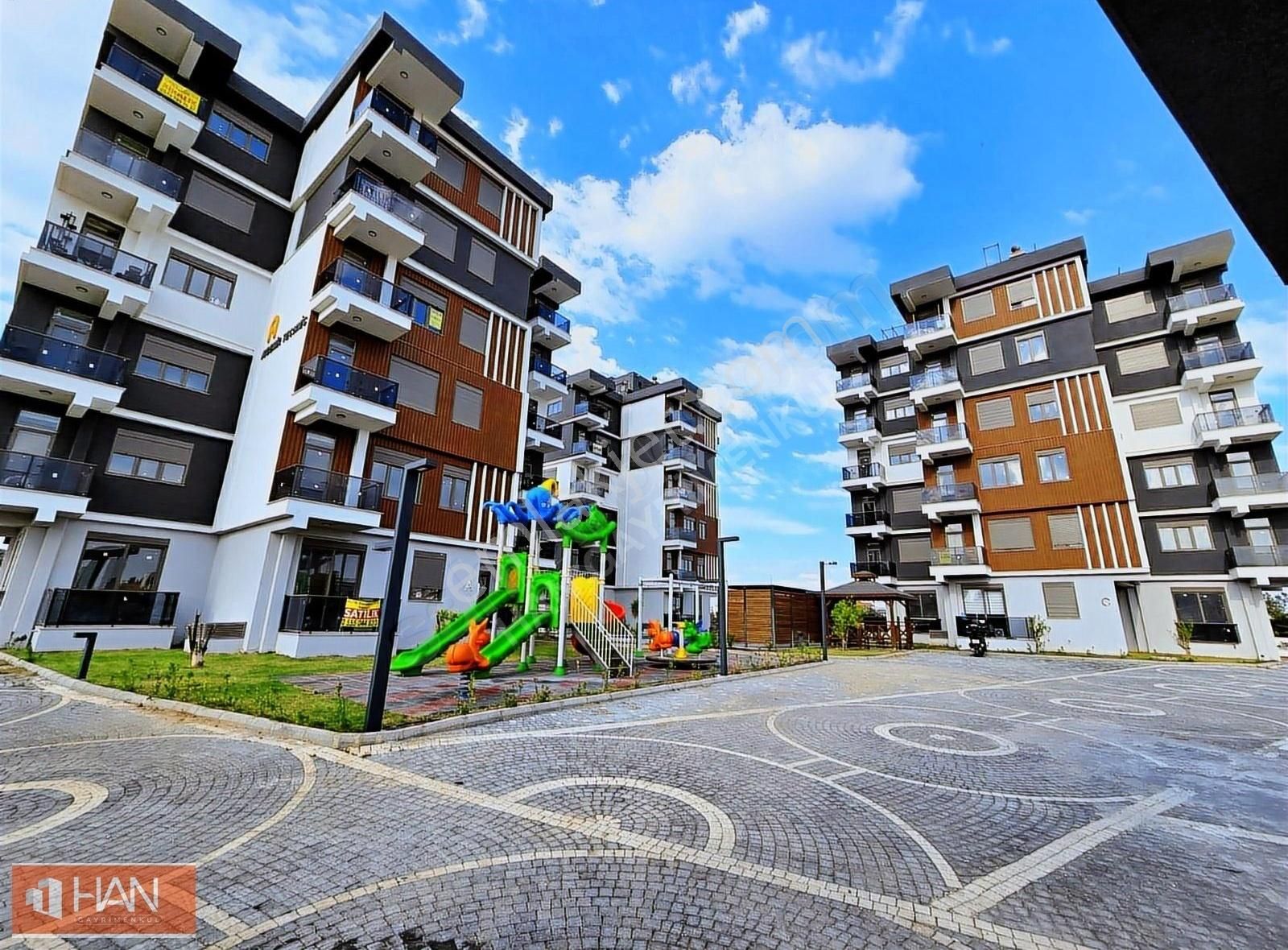 V.demirel'de Güvenlikli Havuzlu Site İçi Manzaralı 2+1 Daire
