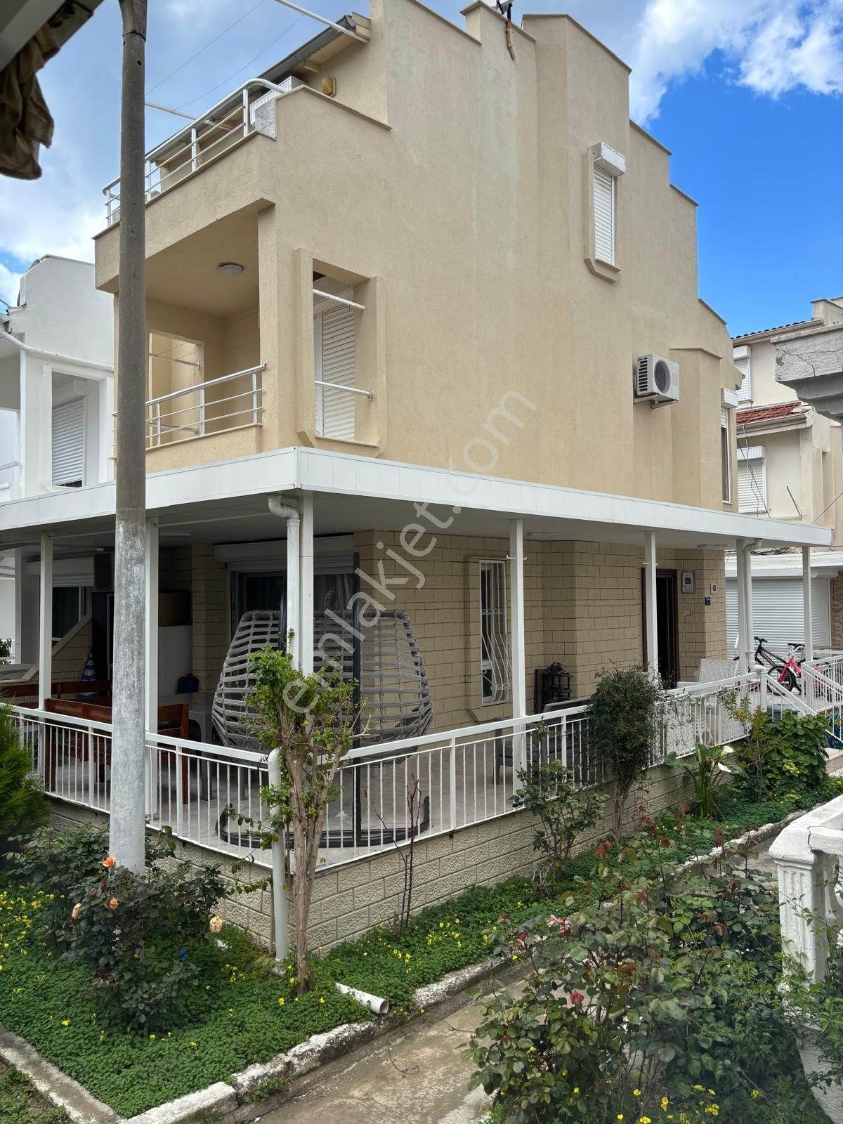Denize 350 Metre Mesafede 4+1 Yazlık