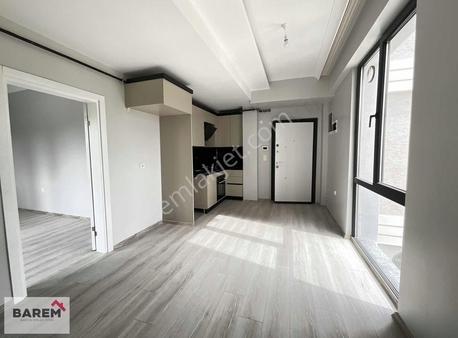 Merkezde, Kırtepe'de,yol Cepheli, 1+1, Sıfır