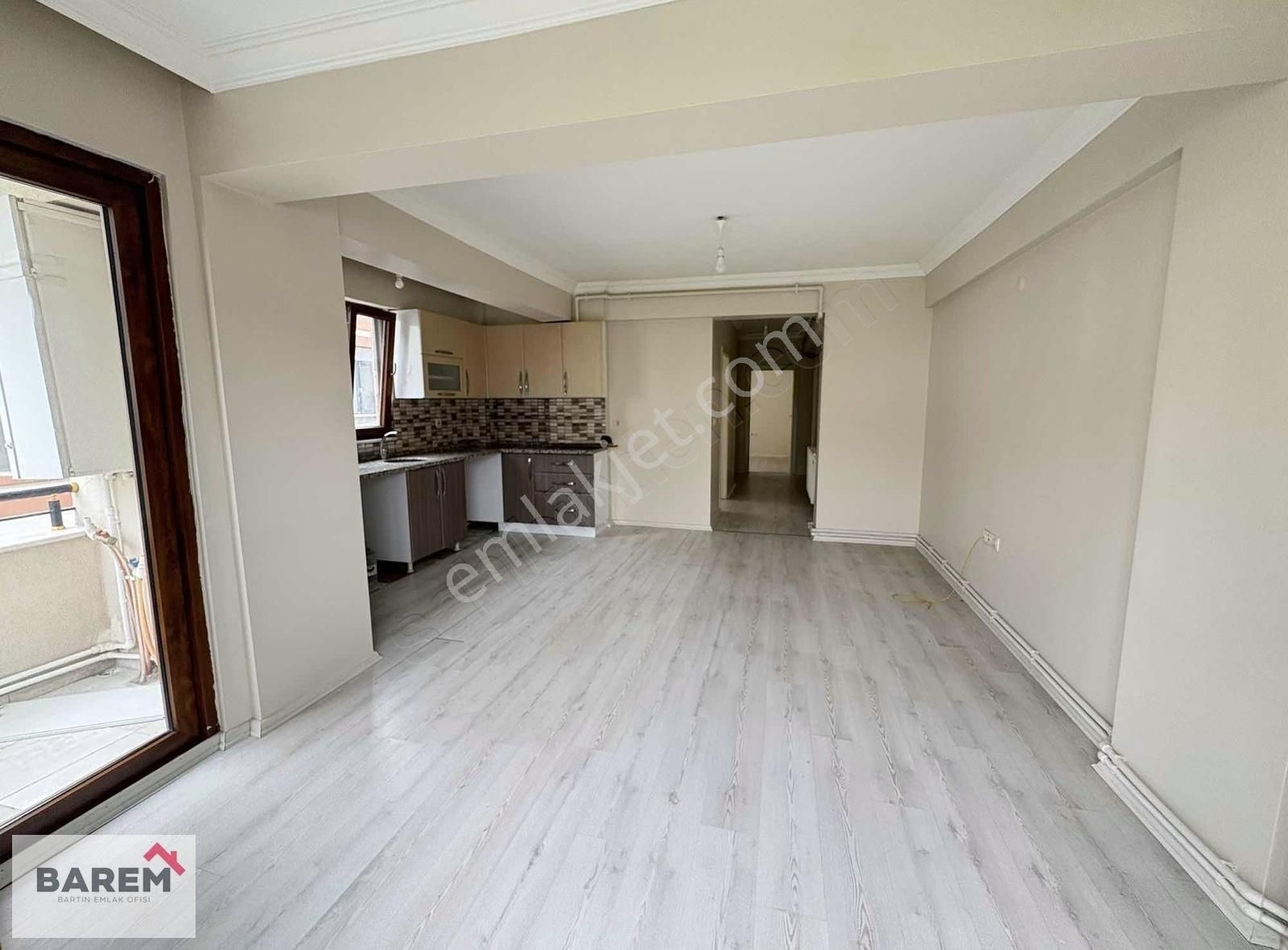 Şemsiyeli Çeşme'de, 2+1, Bakımlı, Şadırvana 5 Dk