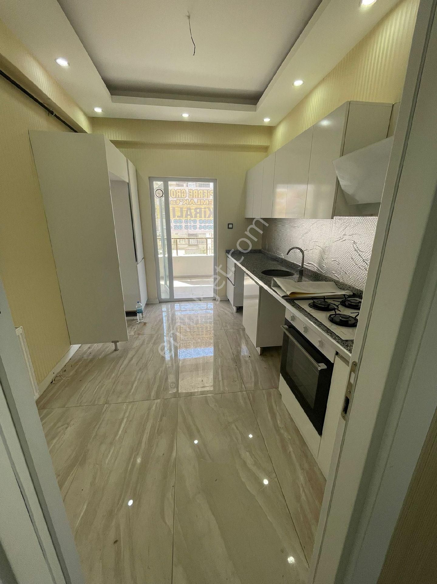 Kadir Geylani Emlaktan Karaköprü Narlıkuyuda Badııllı Taziye Evi Arkasında Kiralık 2+1