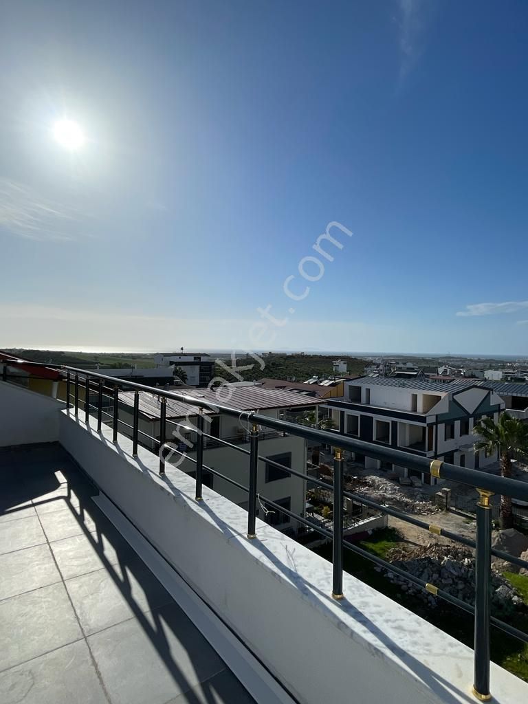 Didim Hisarda Ana Caddeye Yakın Deniz Manzaralı 3+1 Villa