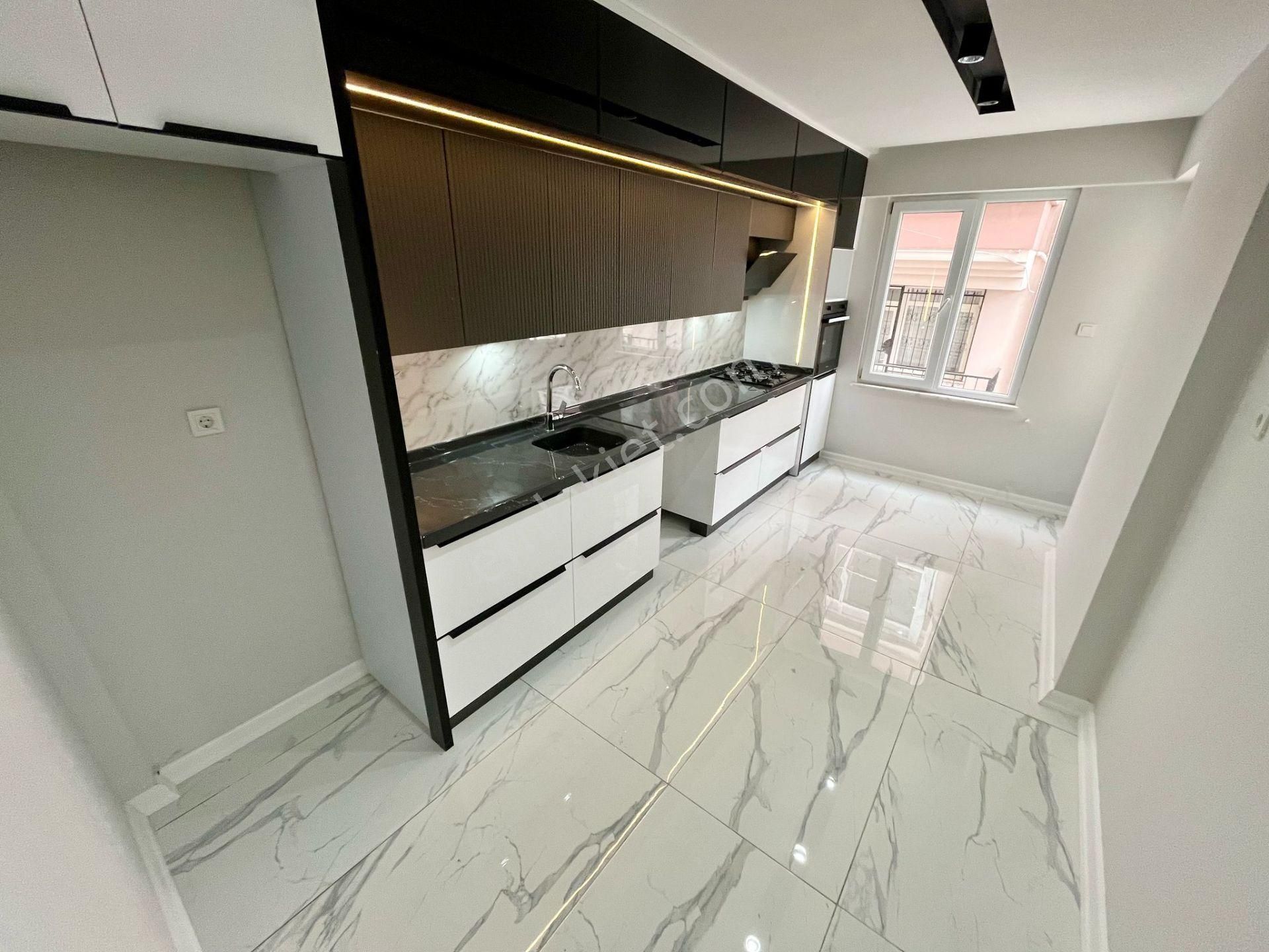 Yükselden Akçay Merkezde Geniş Mutfak Balkon Satılık 2+1 Daire