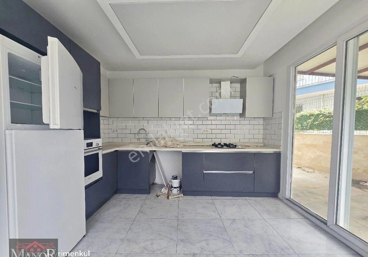 Kuşadası Marinada Sahile 150 Metre 2+1 Tadilatlı Bahçe Katı Satılık Daire