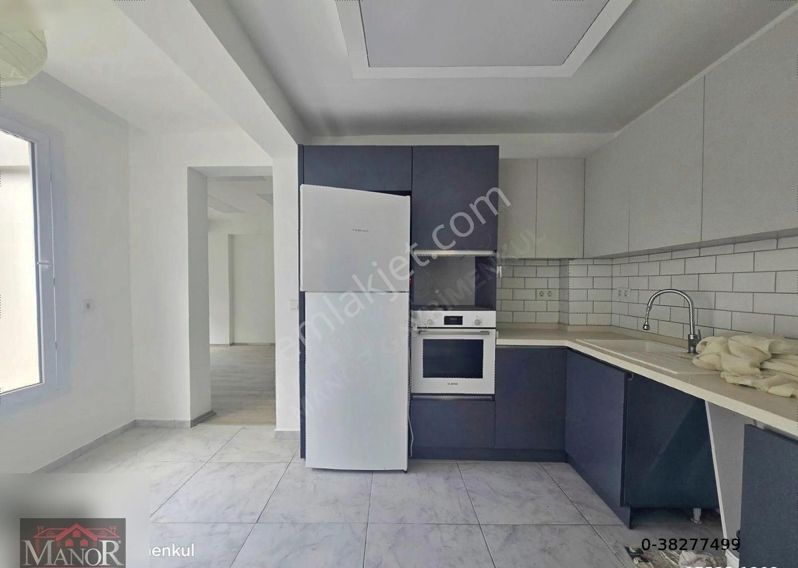 Kuşadası Marinada Yabancıdan Satılık Geniş Bahçeli 2+1 Daire