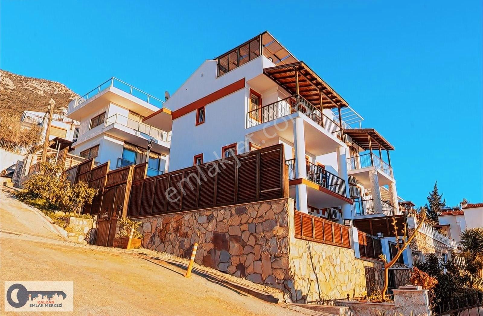 Kalkan'da Özel Havuzlu İmarlı (4+1) Belgeli Tripleks Villa - Görsel 10