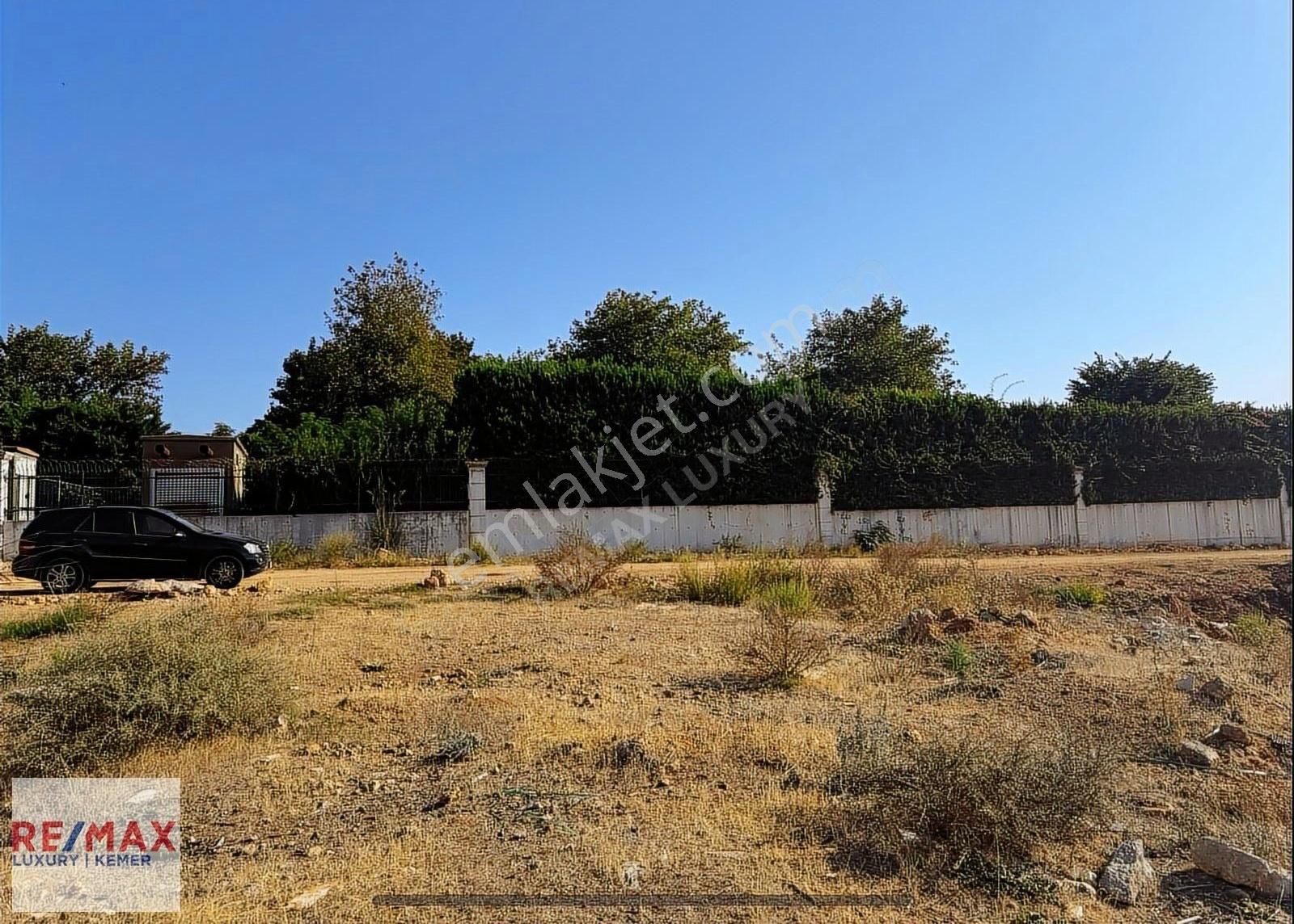 Antalya Kemerağzında 437m2 İyi Konum Satılık Villa Arsası