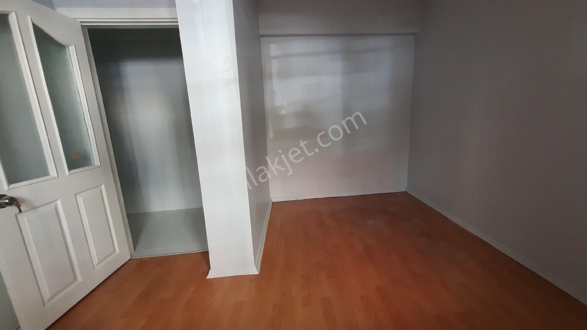 Düz Giriş Gibi-balkonlu-ayrı Mutfaklı 2+1 80m2