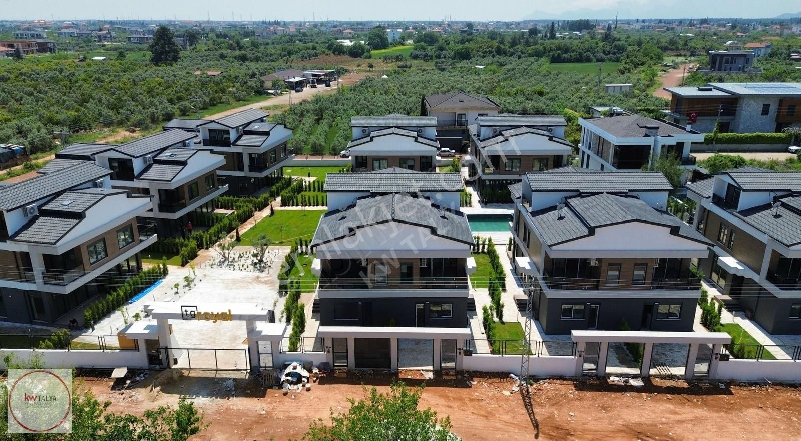 Döşemealtı Altınkale De Tg Royal Sitesinde Satılık 5+1 Villa
