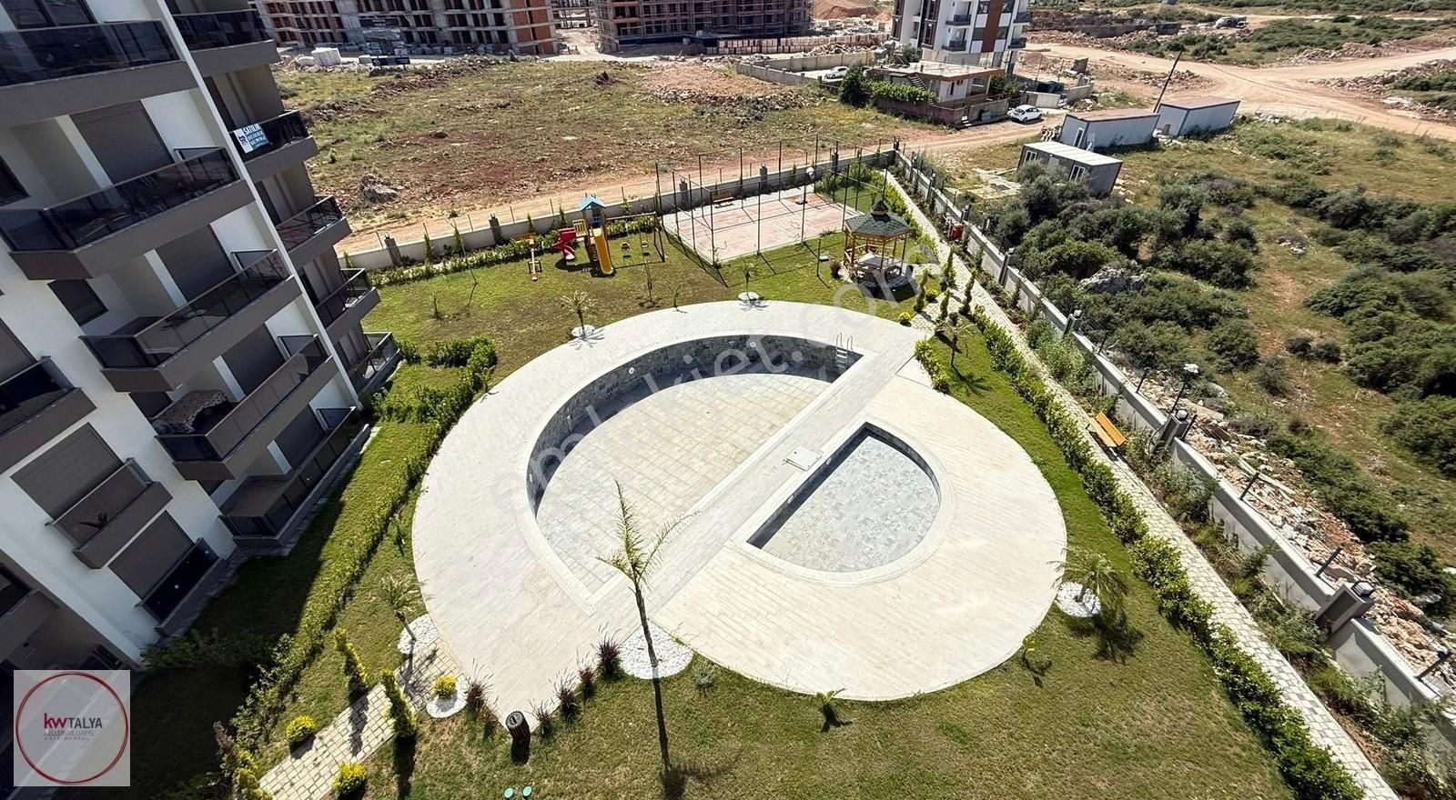 Altıntaş'ta İskanlı Kat Mülkiyetli Yerden Isıtmalı Satılık 2+1