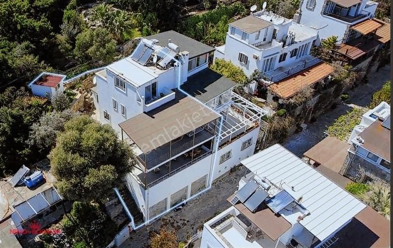 Bodrum Torba Site İçi Manzaralı Triplex 4+1 Villa