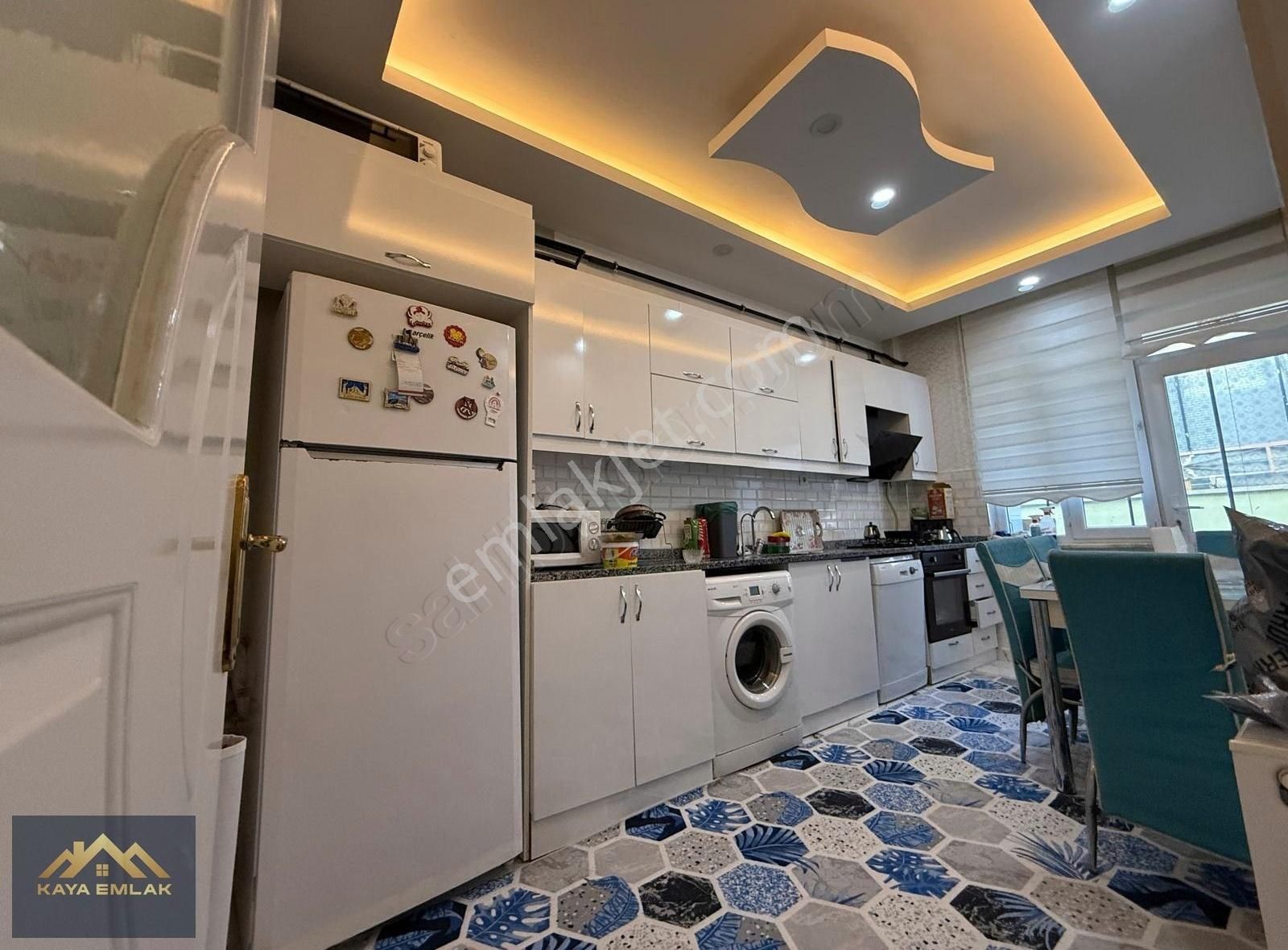 75. Yıl Mahallesinde Satılık 2+1 Kattan Bölme Ara Kat Daire
