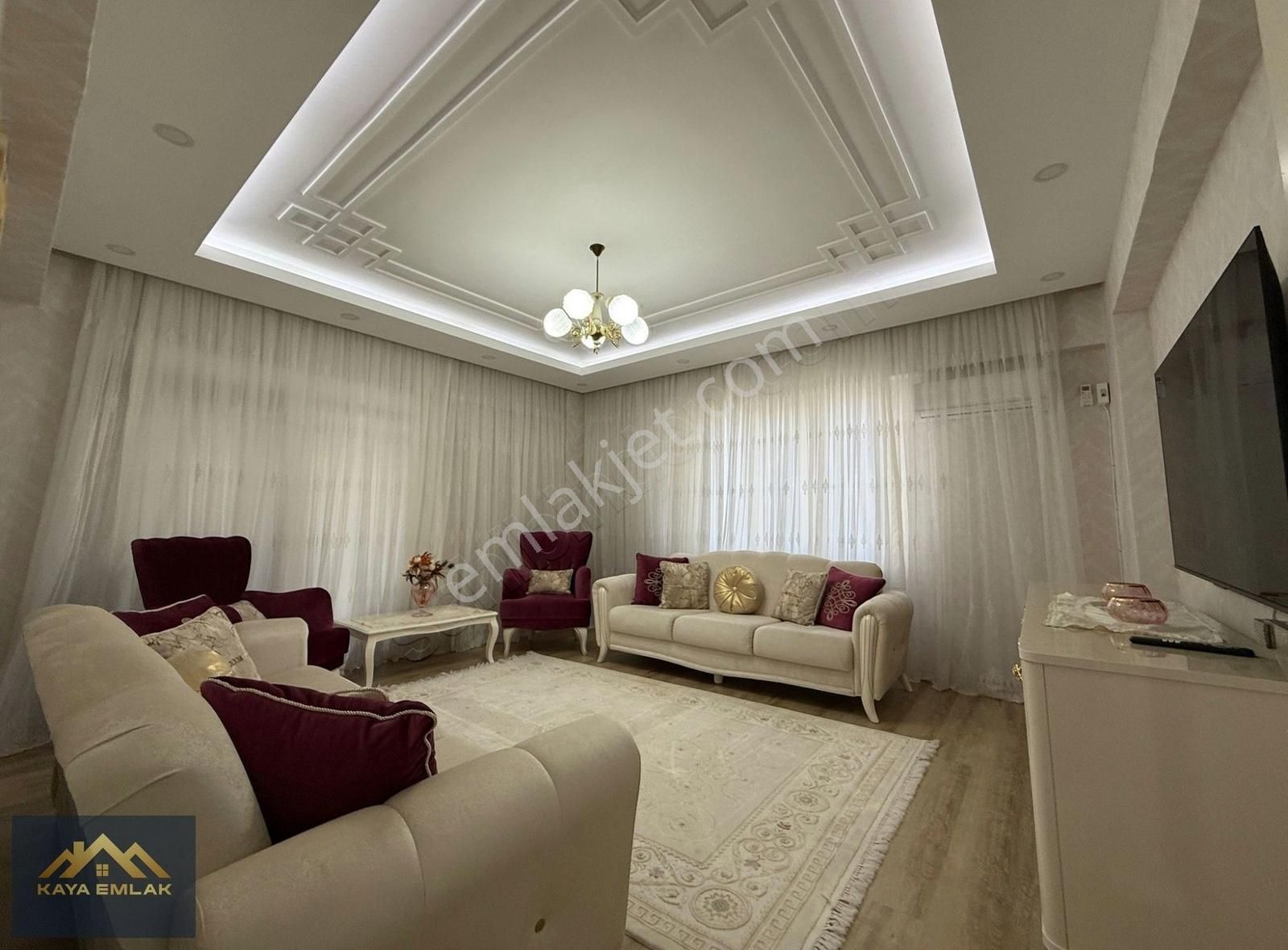 İbn-i Sina Mahallesinde Satılık 2.5+1 Giriş Kat Daire Site İ