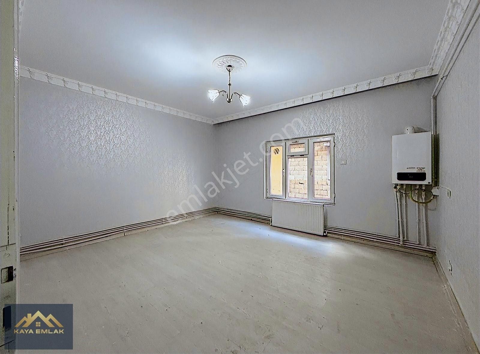 75. Yıl Mahallesinde Satılık 2+1 Kattan Bölme Daire