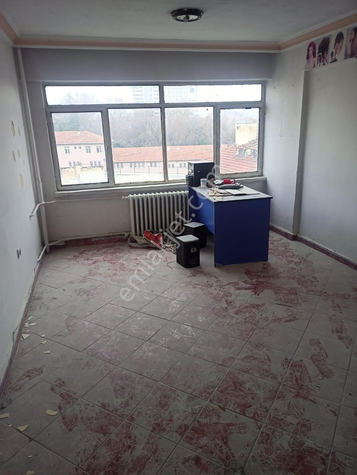 Rüzgarlı Caddesi Büro