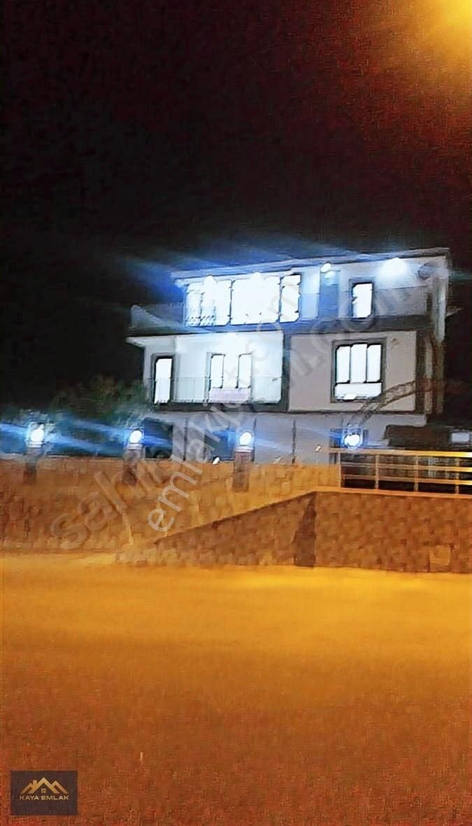Kizilhisarda Konumu Yüksek 10+2 Triblex Villa