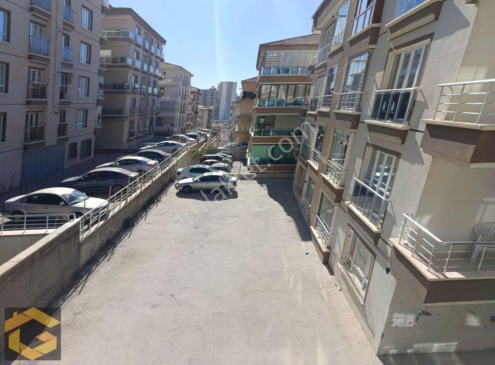 Yıldıztepe'de Cadde Üzeri Satılık Geniş 3+1