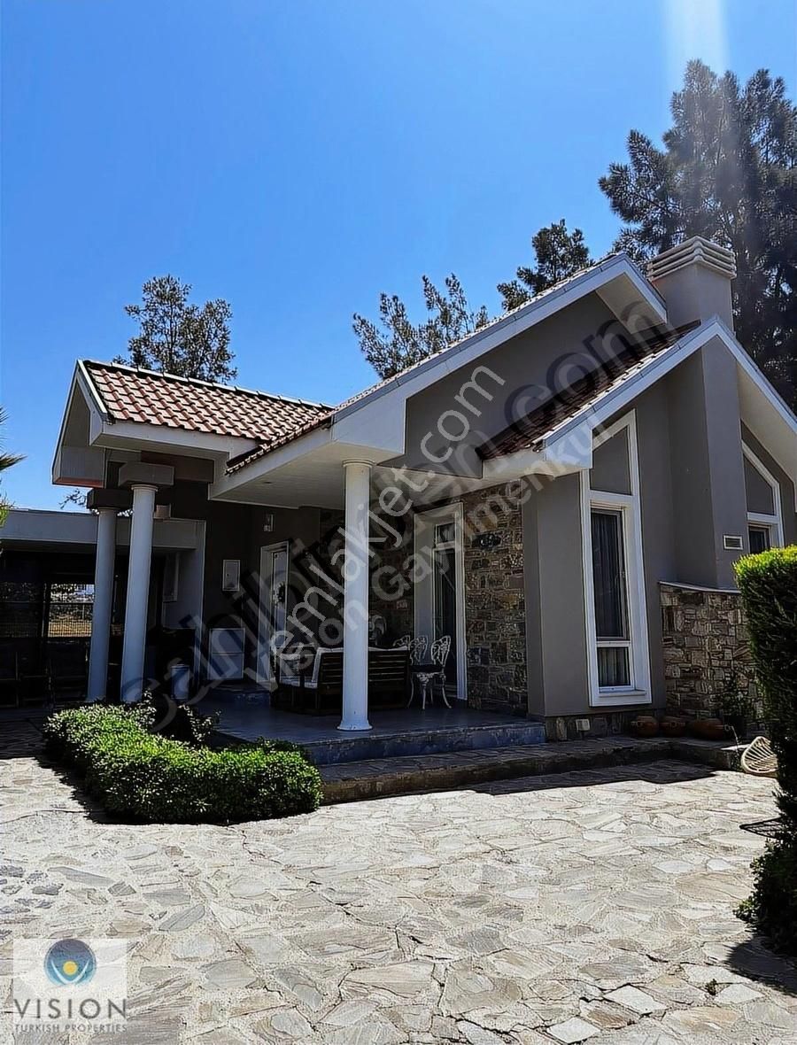 Didim Mavişehirde Tek Katlı Şömineli Havuzlu Müstakil Ev - Görsel 12