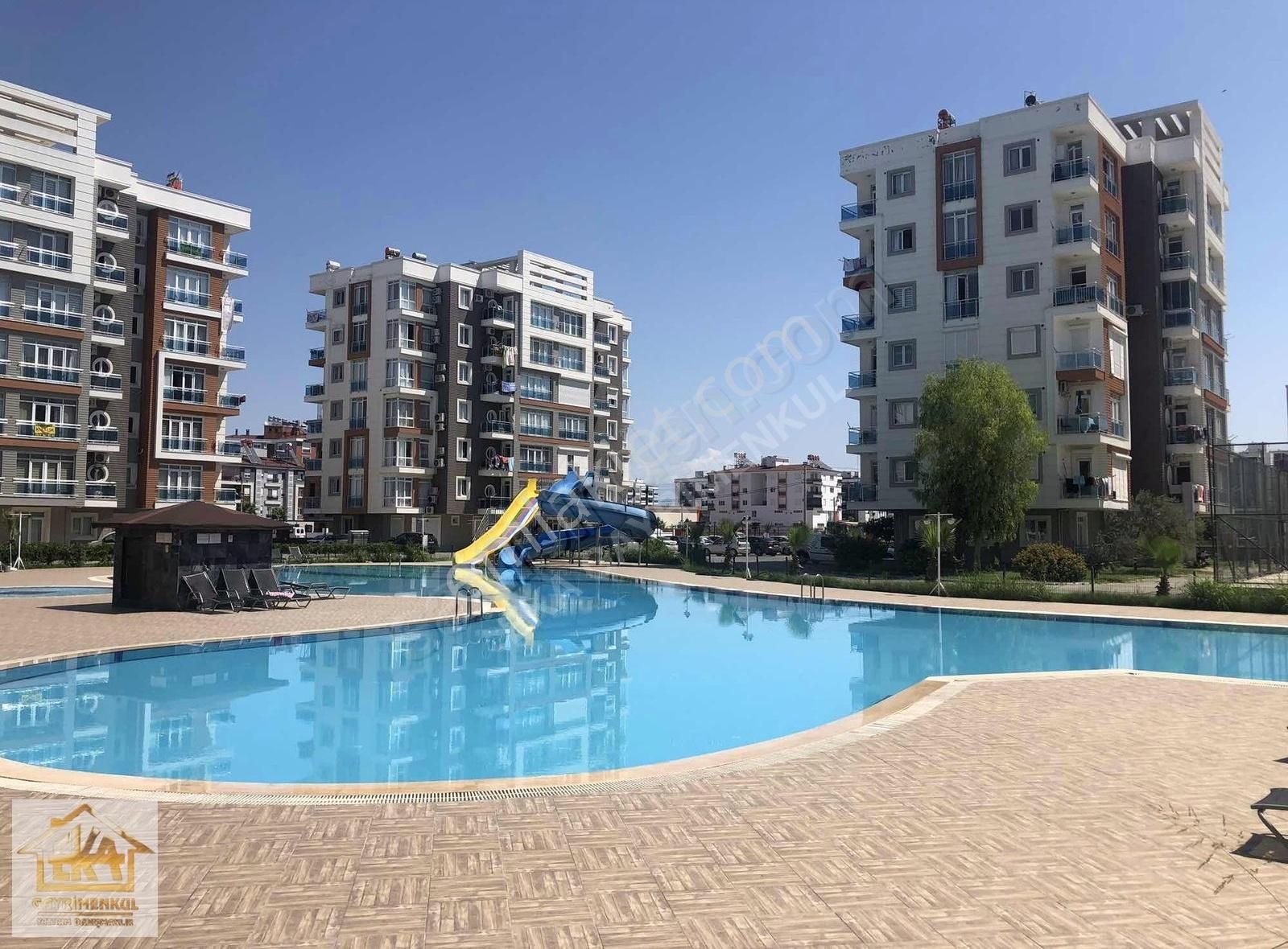 Olimpik Havuzlu Güvenlikli Site Arakat 2+1