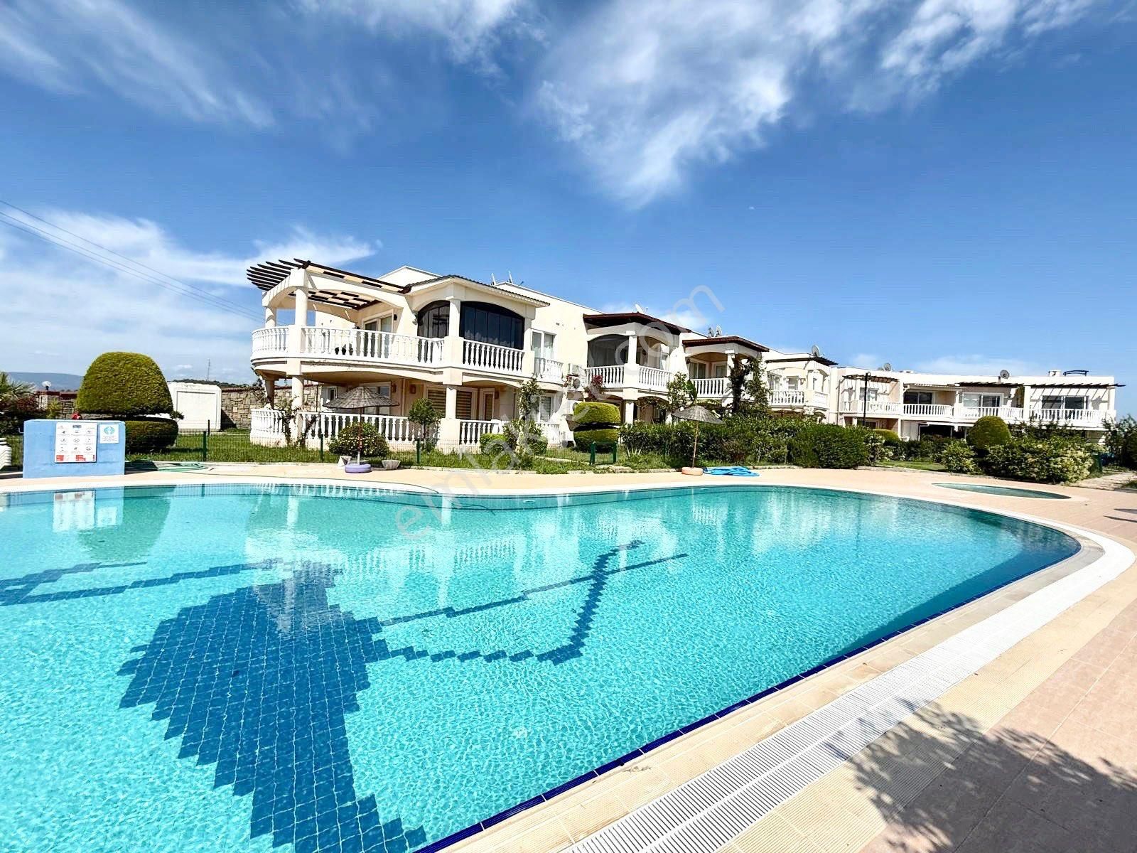 Denize Yakın Sitede Prestijli Ön Bloklarda Bahçeli Daire