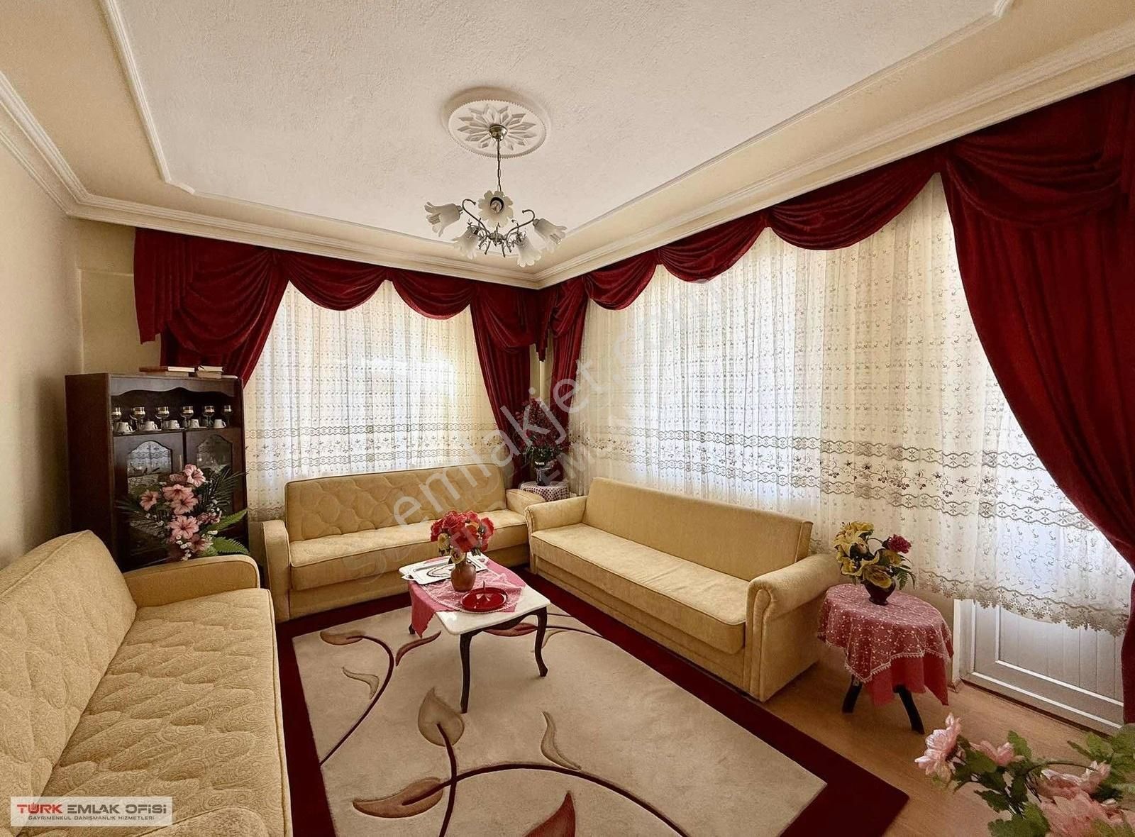 Sancak Mahallesi Cadde Üzeri Satılık 3+1 Daire