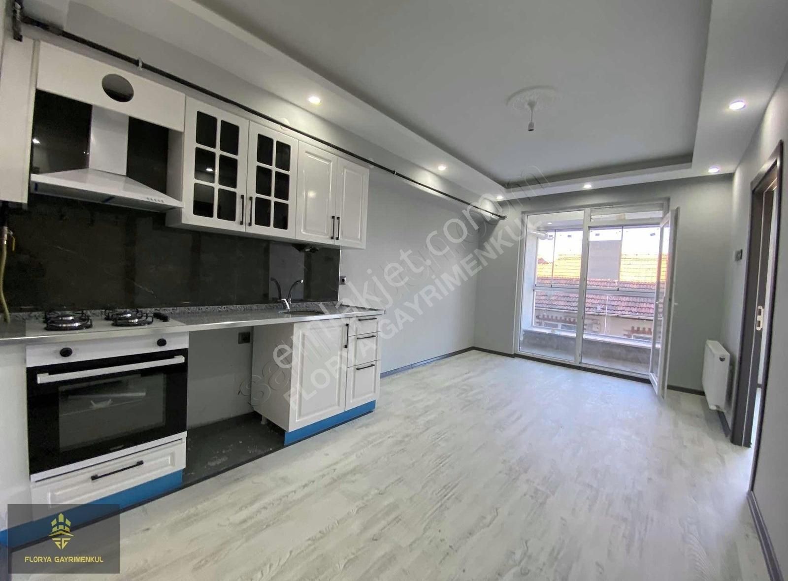 Florya'dan Üniversite Yakını Sıfır Balkonlu 1+1 Daire