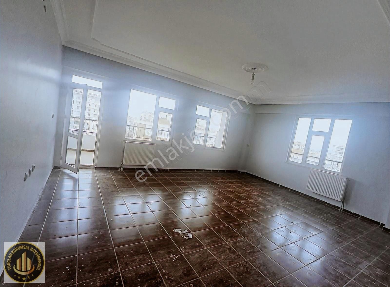 75 Mado Arkası Hz.camisi Civarında 3+1 Satılık Daire