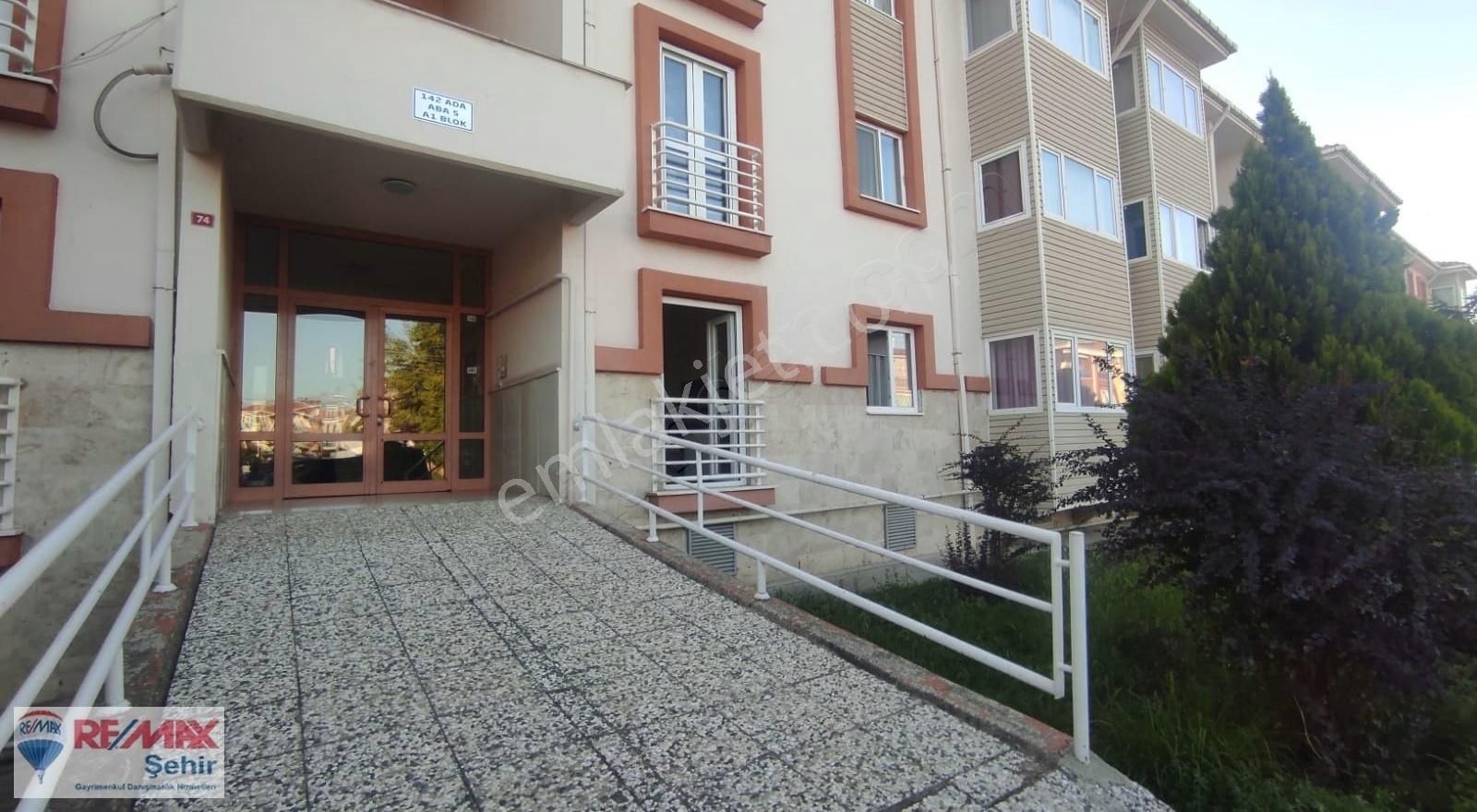Remax Yalova'dan Merkez Adnan Menderes Mah. 3+1 Toki Dairesi