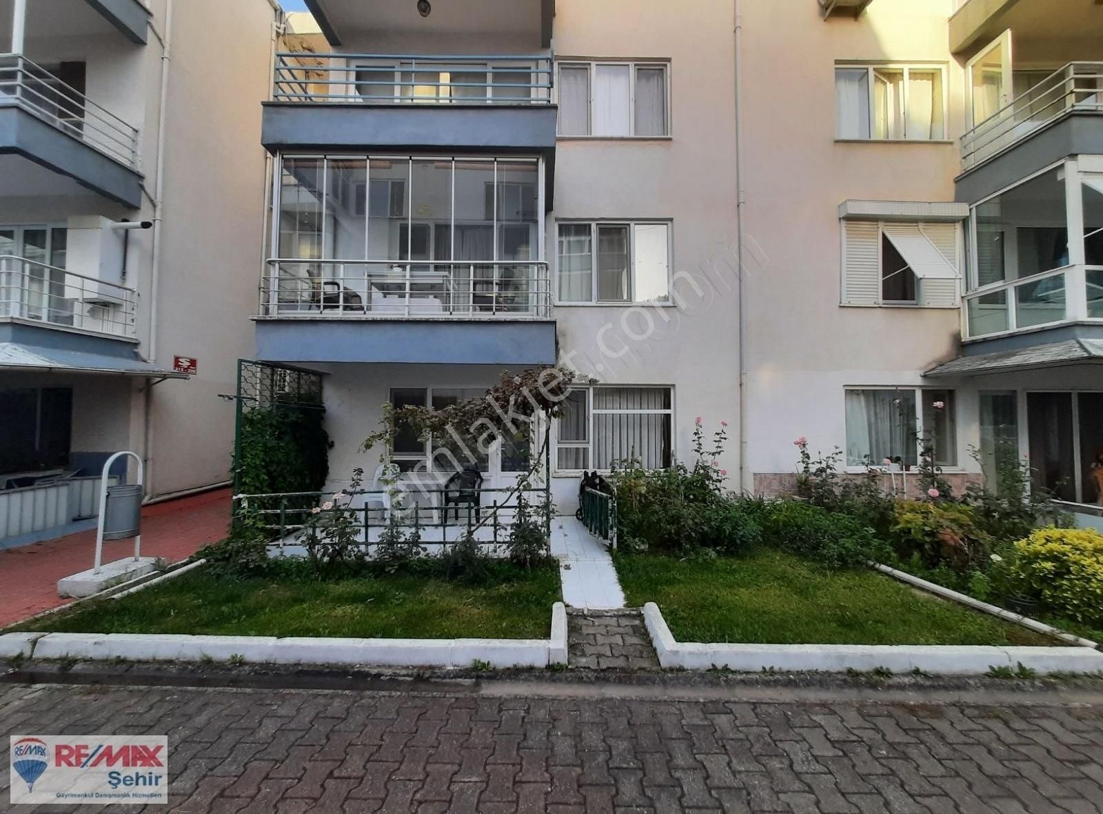 Remax Şehir Yalova 'dan Nadir Sitesinde Eşyalı Kiralık 2+1