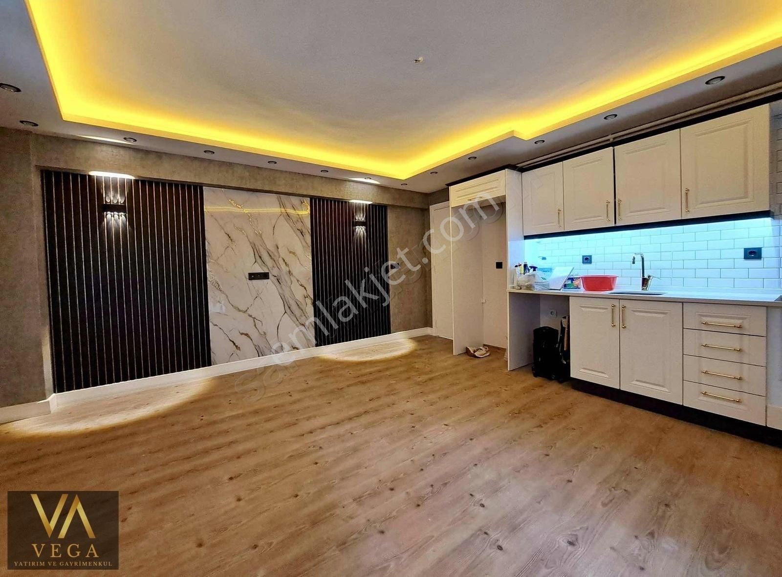 Vega'dan Karaköy'de Satılık 8 Yıllık 2+1 Bahçeli Daire