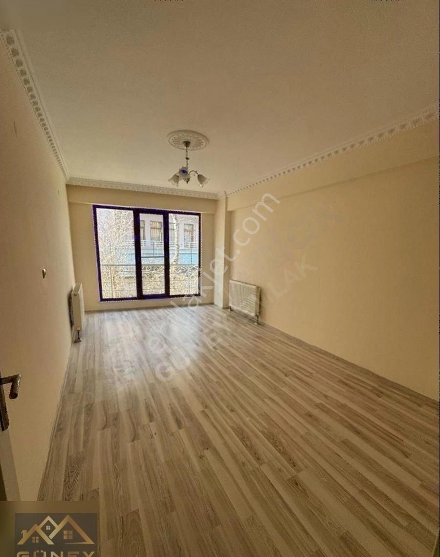 Güney Emlak Gayrimenkulden Cumhuriyet Mahallesinde Satılık 2+1