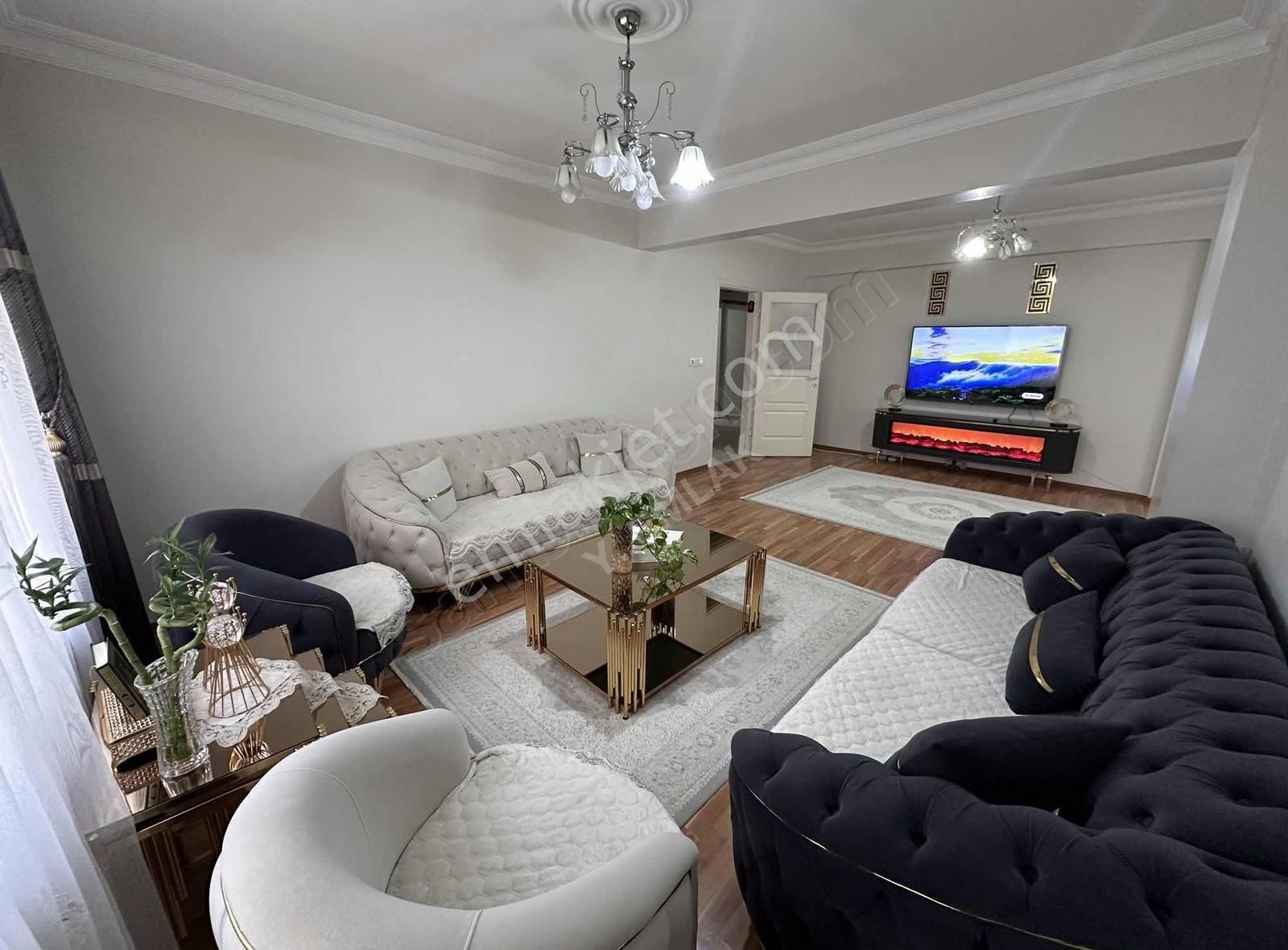 Esenler Fatih Mahallesinde Meydanda 110m2 Satılık Daire