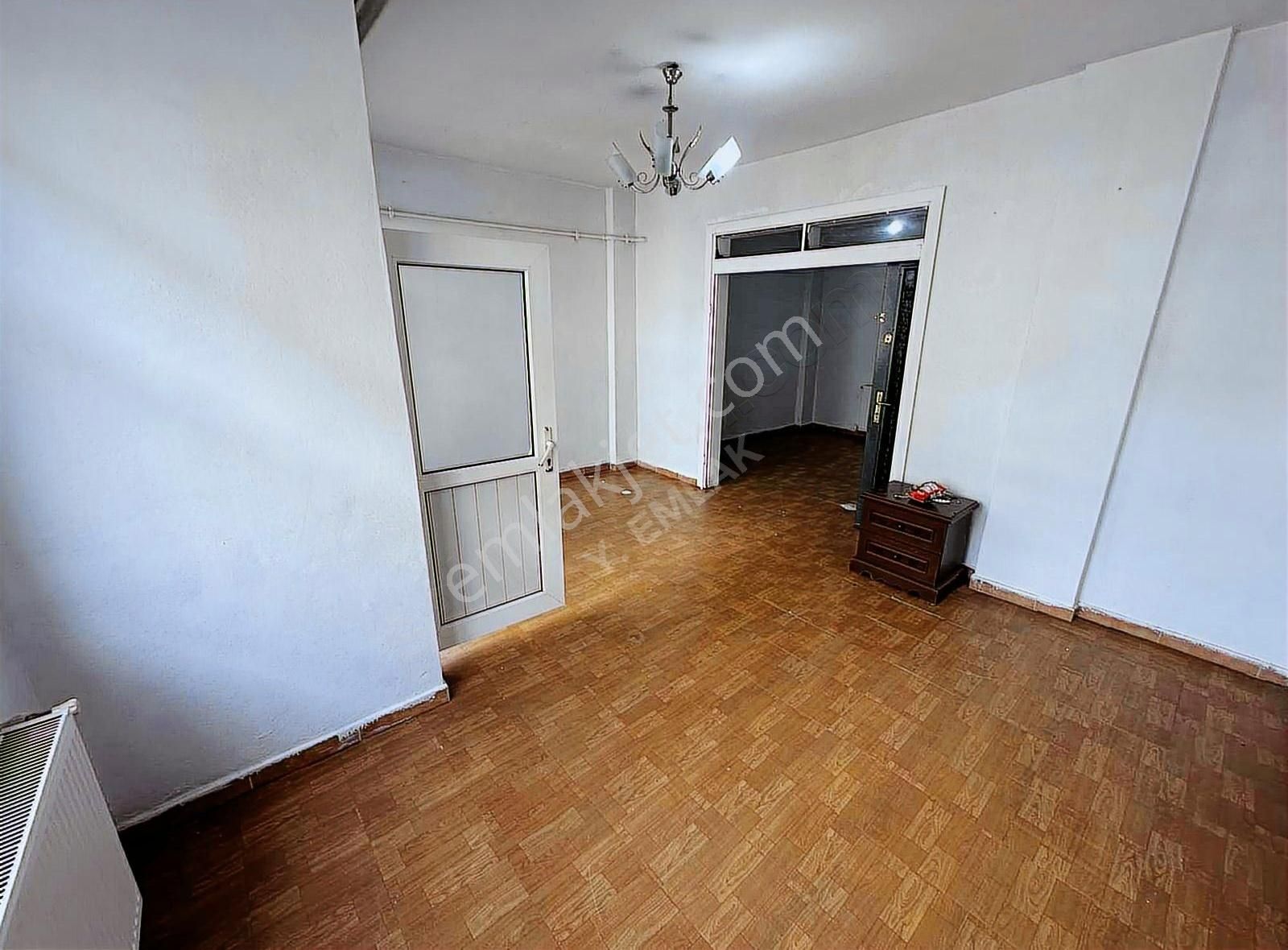 Esenlerde Harika Konumda 2.katta Kiralık Daire Balkonlu Temiz
