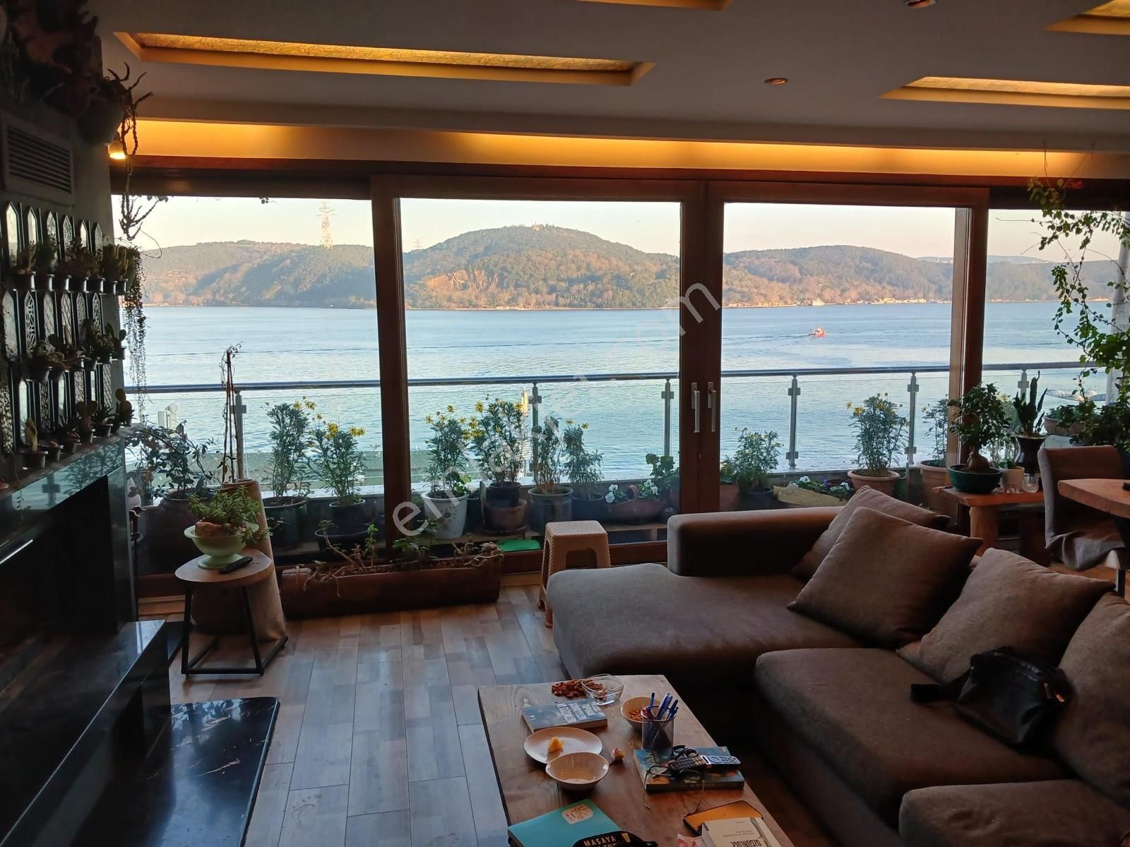 Acil Satılık Sarıyer De Lebi Derya Boğaz Manzaralı Yol Yalı Dairesi