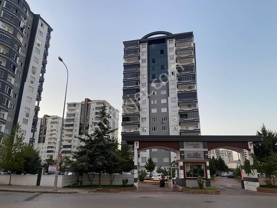 Repa Gayrimenkul'den Millet Camiisine Yakın Site İçi 2+1 Daire
