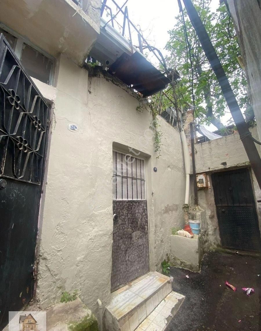 İzmir Konak Alireis Mahde Satılık 50m2 Mustakil Ev
