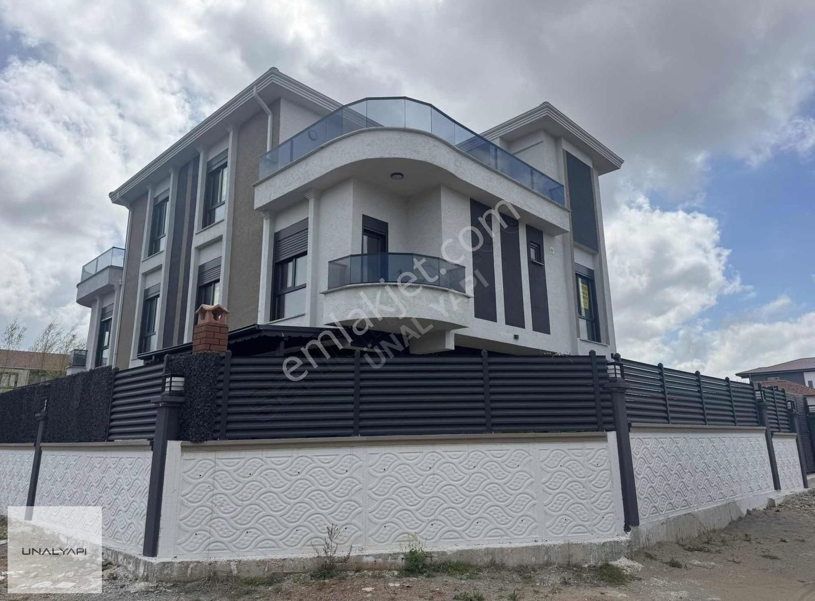 Müstakil Otopark, Havuz, Bahçe Jakuzi, Hamam Ve Sauna 5+1 Villa